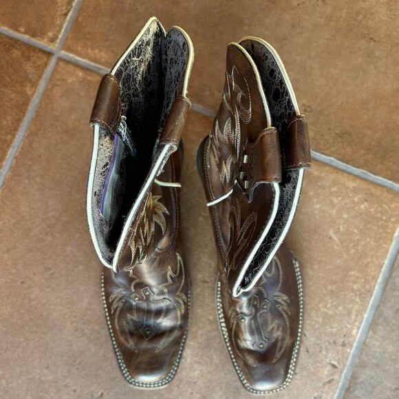 Ariat Womens "Legend Spirit" Square Toe Studs and Crosses Western Boots size 8 - Picture 6 of 16